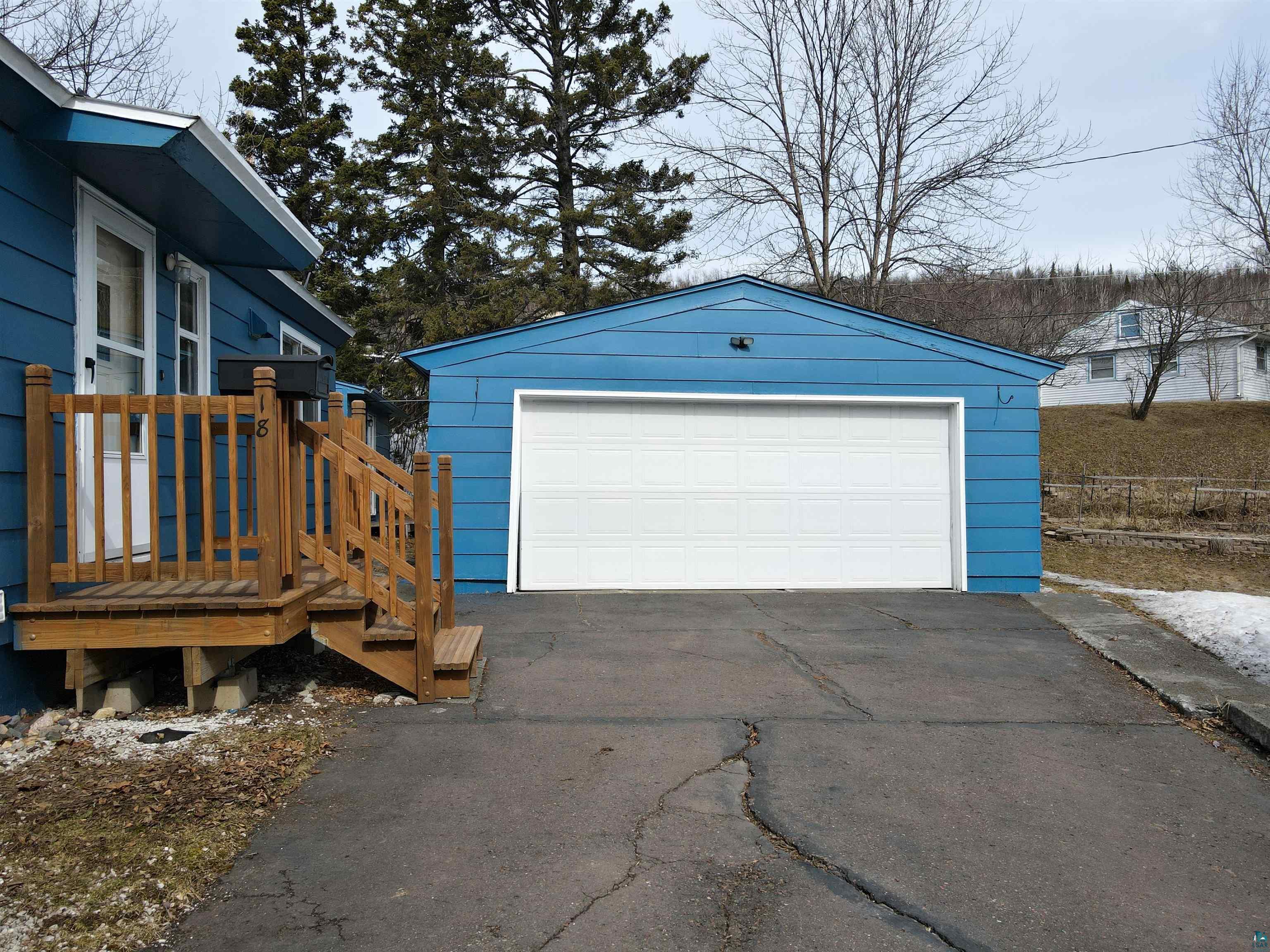 18 Banks Boulevard Silver Bay, MN 55614 - Photo 22 of 26 View of detached garage