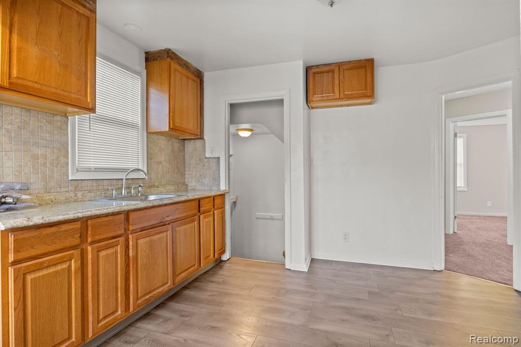 13590 Rutherford Street Detroit, MI 48227 - Photo 10 of 33