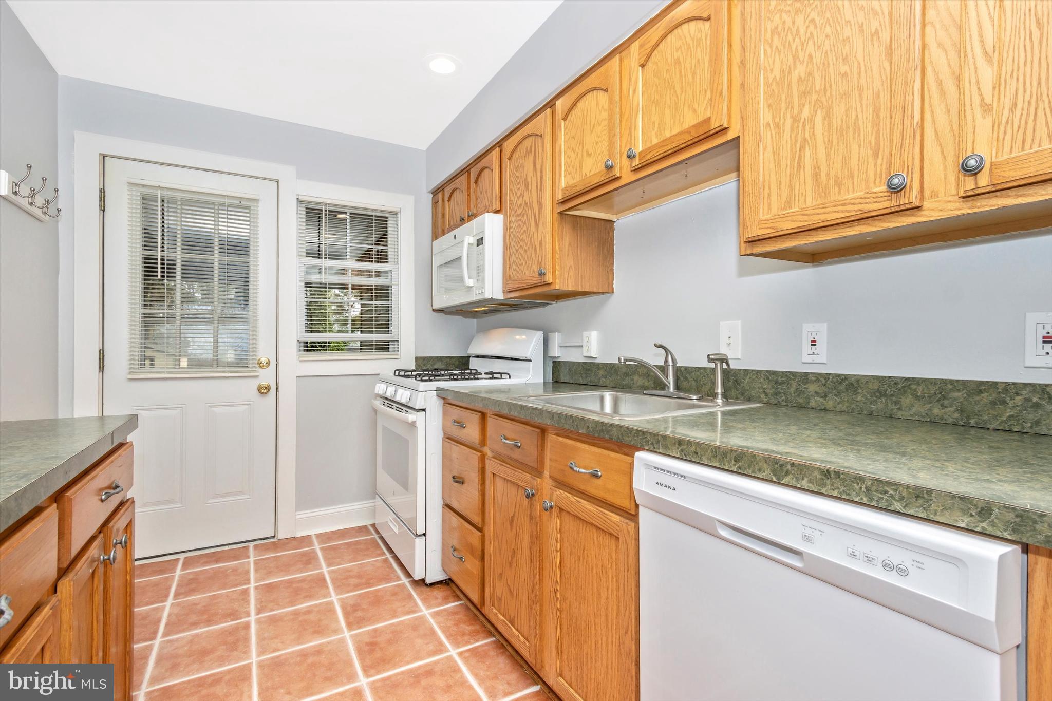2810 Topaz Road Baltimore, MD 21234 - Photo 12 of 51 KITCHEN