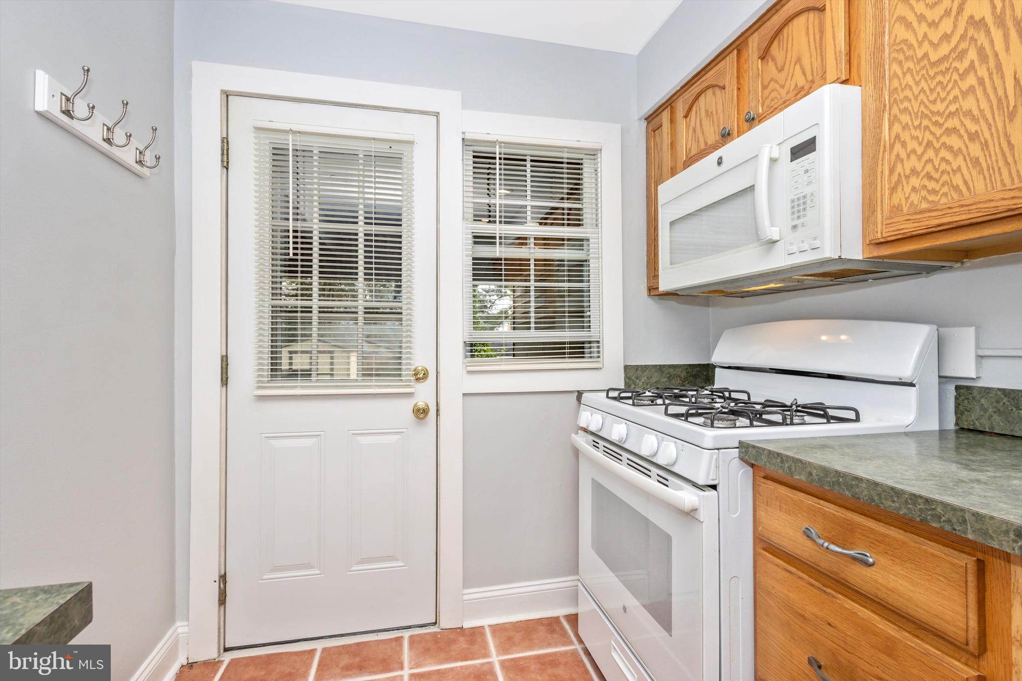 2810 Topaz Road Baltimore, MD 21234 - Photo 15 of 51 KITCHEN