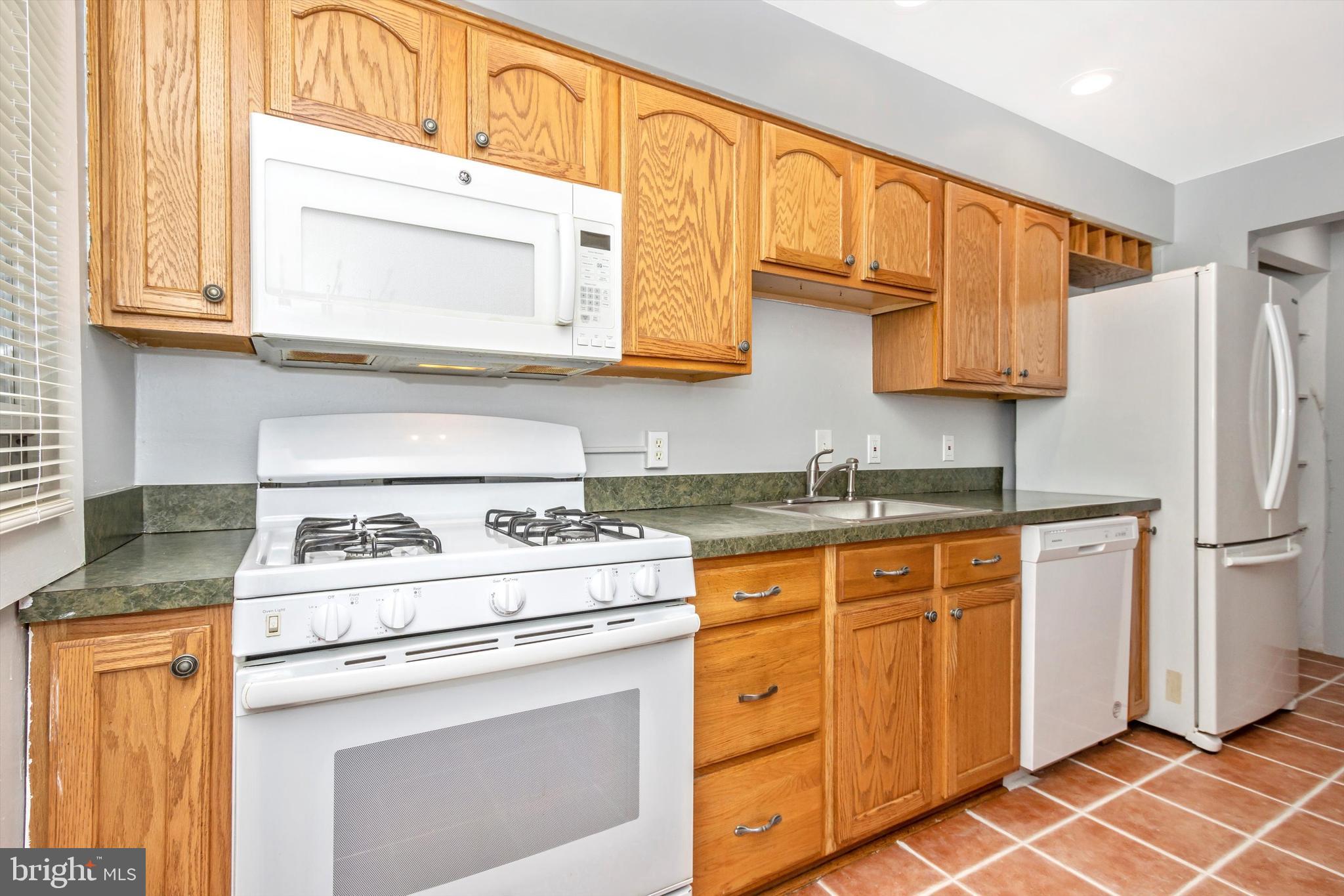 2810 Topaz Road Baltimore, MD 21234 - Photo 16 of 51 KITCHEN