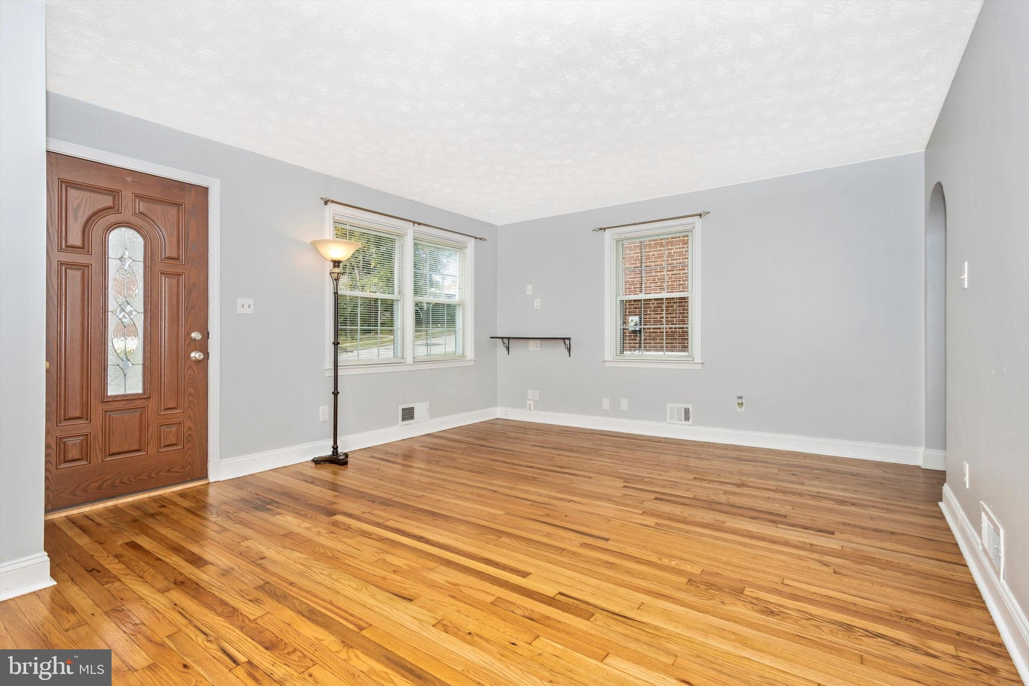 2810 Topaz Road Baltimore, MD 21234 - Photo 4 of 51 LIVING ROOM