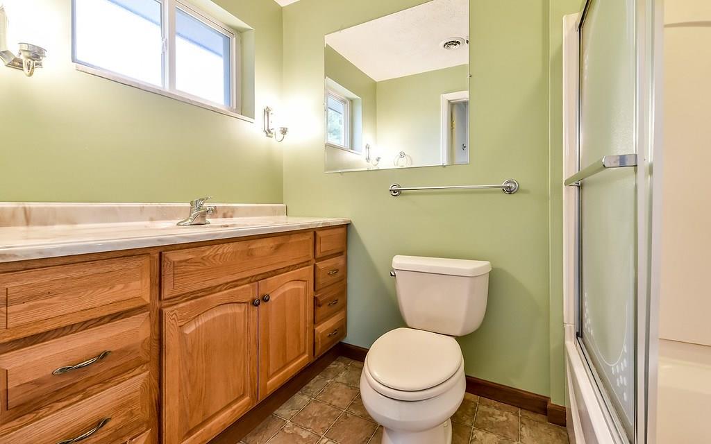 1463 Anderson Road Pittsburgh, PA 15209 - Photo 18 of 22 Master Bathroom