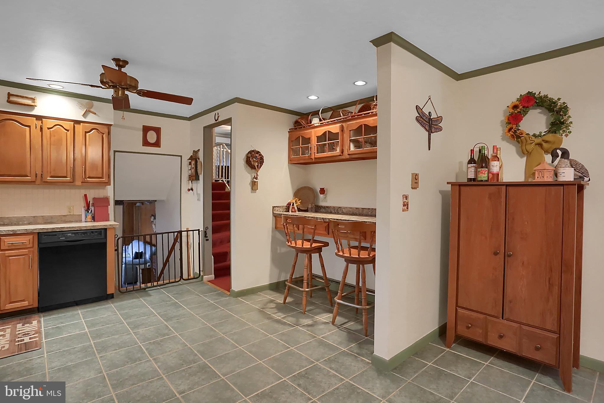 441 Springlake Road Harrisburg, PA 17112 - Photo 14 of 51 Breakfast Bar