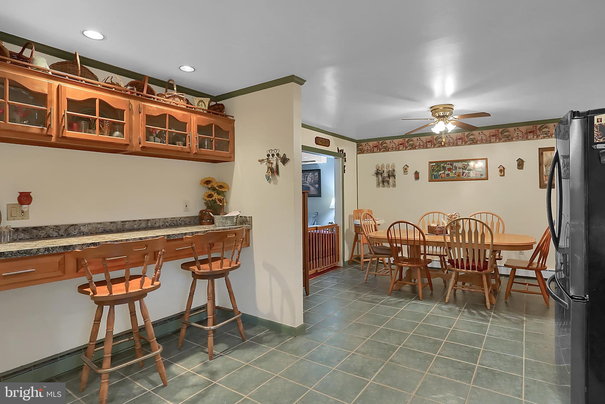 441 Springlake Road Harrisburg, PA 17112 - Photo 15 of 51 Open and Spacious Country Kitchen