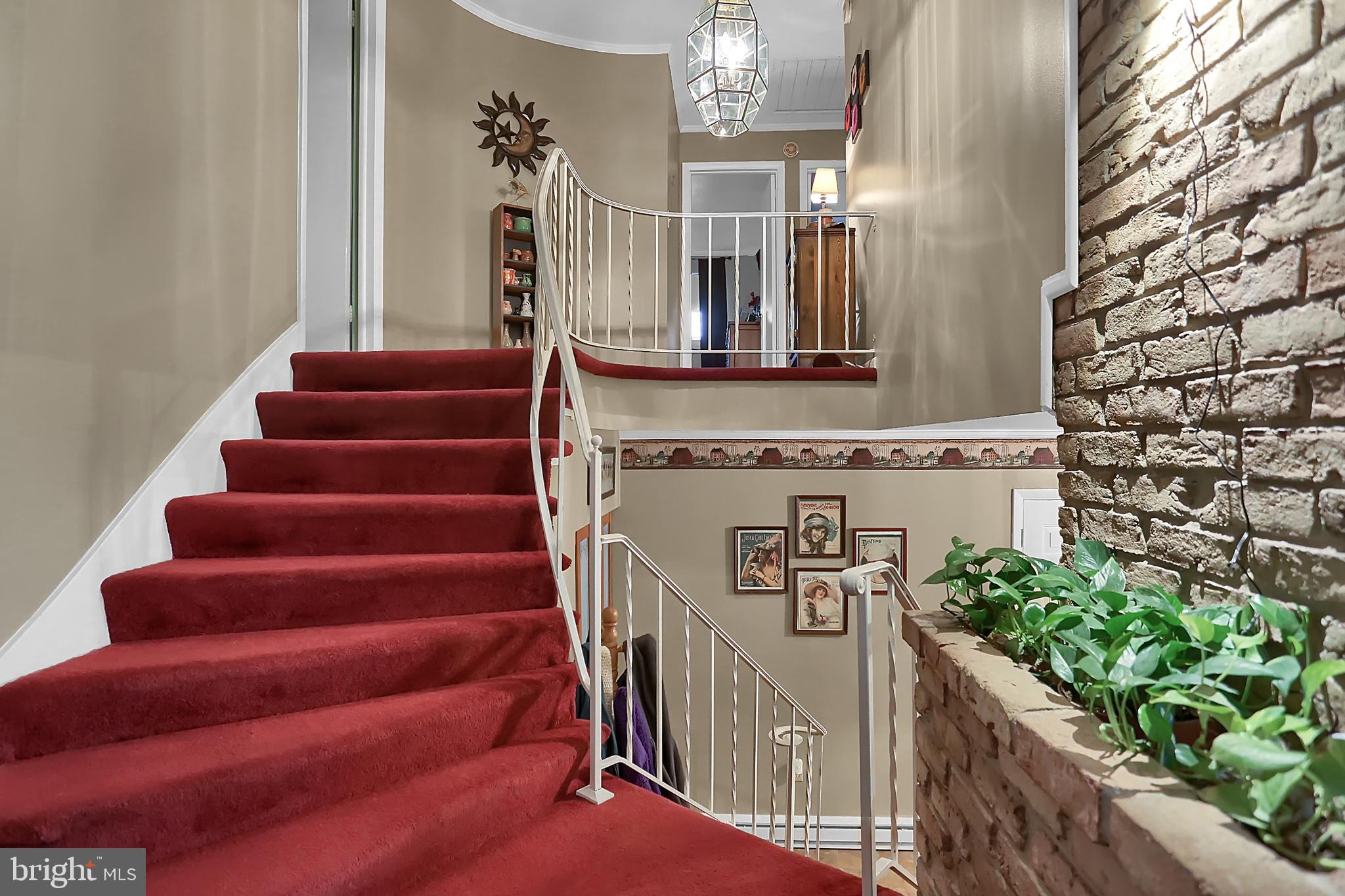 441 Springlake Road Harrisburg, PA 17112 - Photo 27 of 51 Unique Curved Staircase