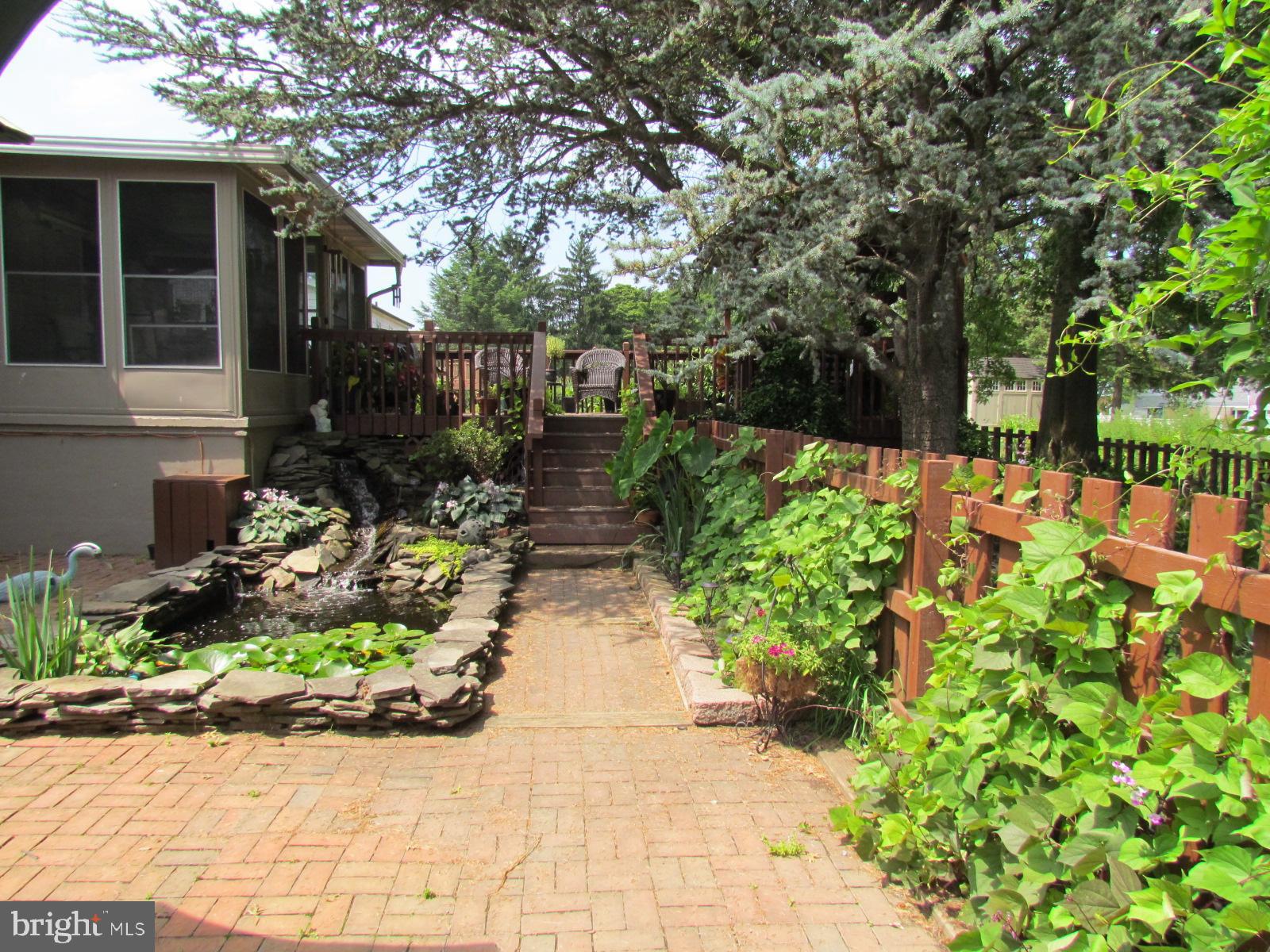 441 Springlake Road Harrisburg, PA 17112 - Photo 30 of 51 Fantastic Patio
