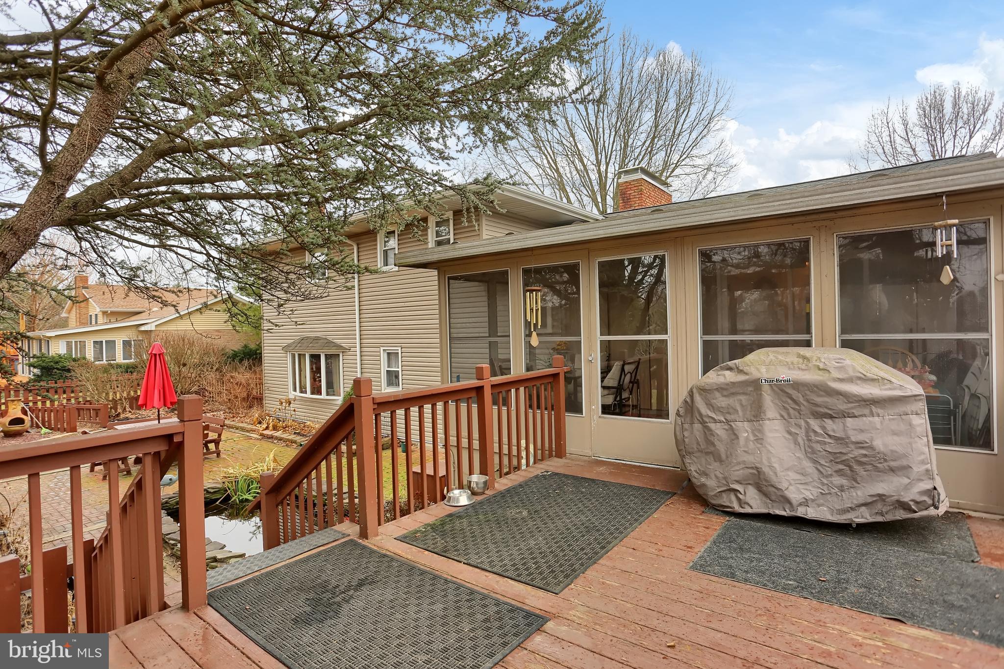 441 Springlake Road Harrisburg, PA 17112 - Photo 42 of 51 Extensive Decking