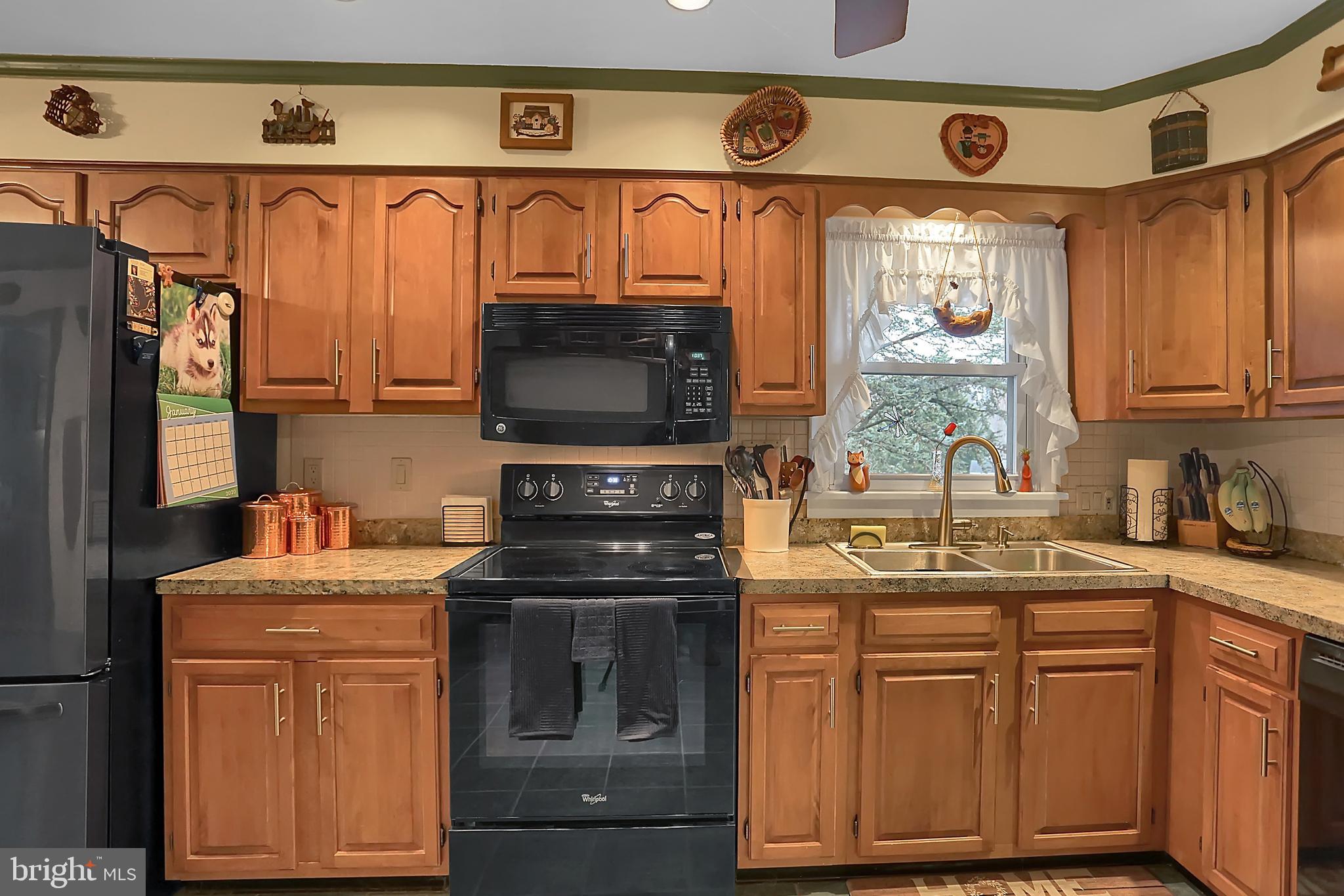 441 Springlake Road Harrisburg, PA 17112 - Photo 10 of 51 Updated Kitchen
