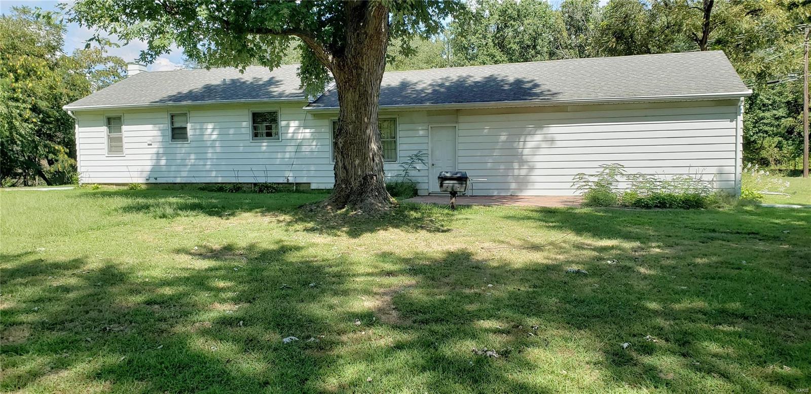 1608 Seiler Road Alton, IL 62002 - Photo 2 of 23