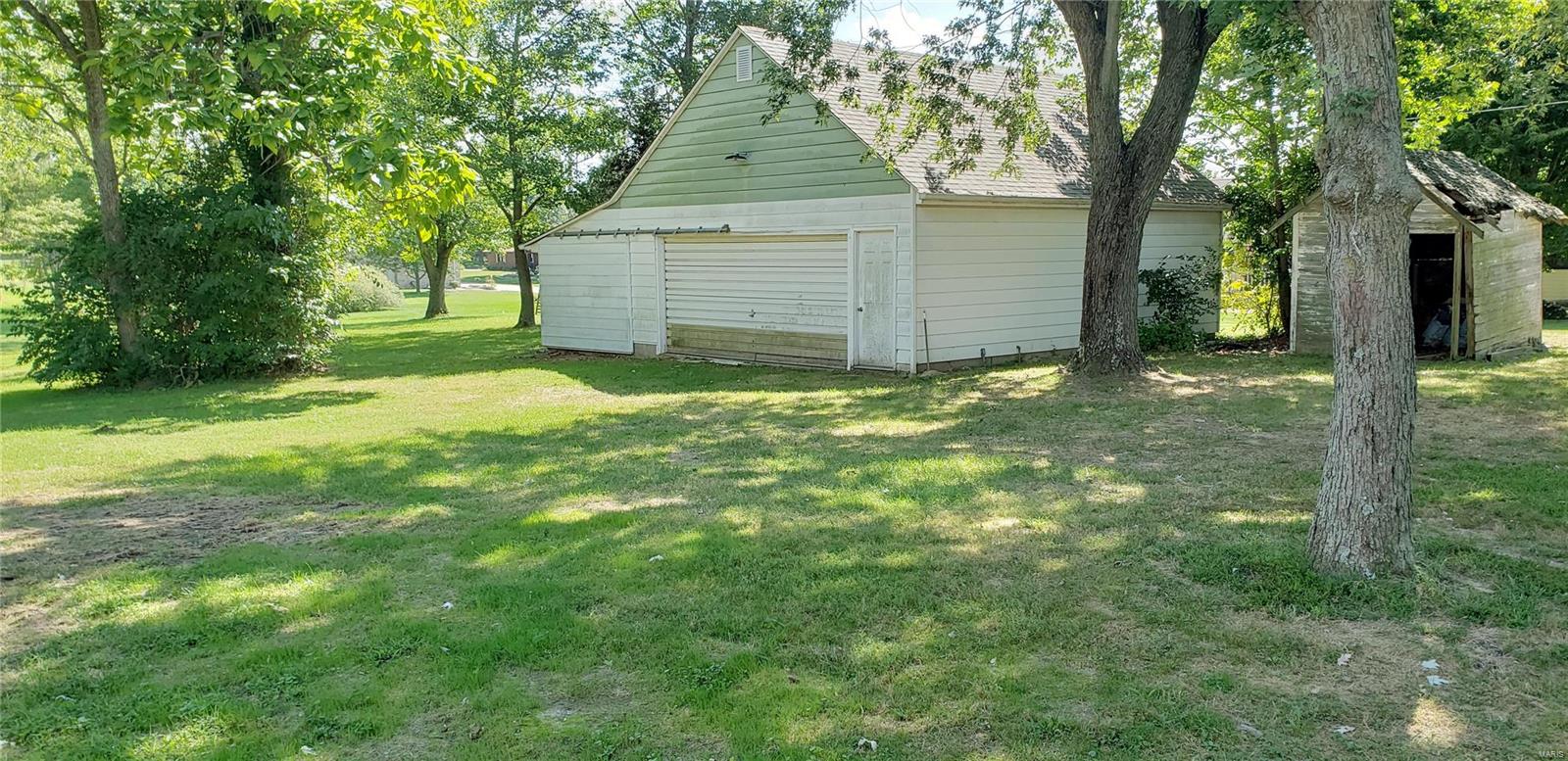 1608 Seiler Road Alton, IL 62002 - Photo 3 of 23