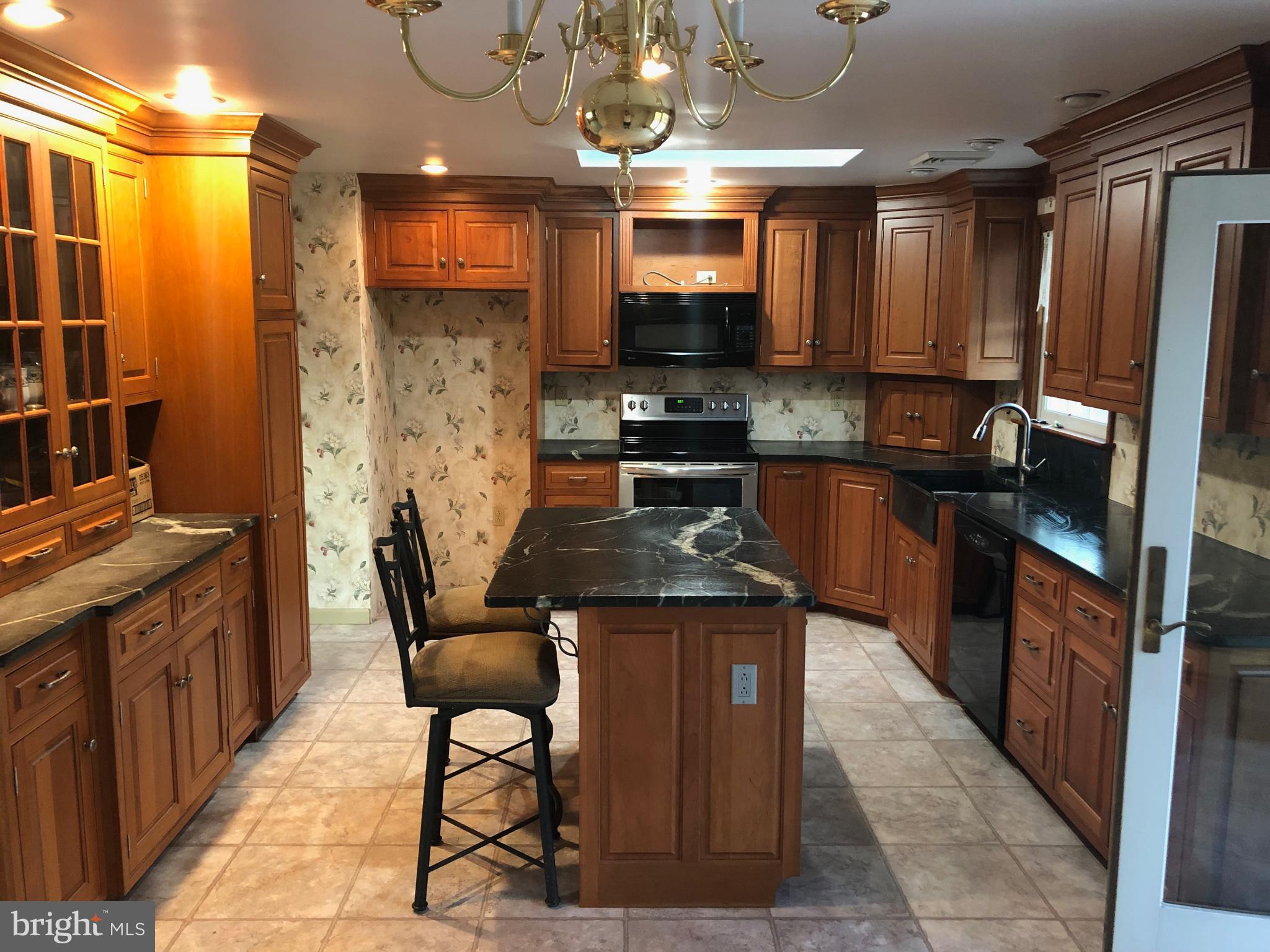 1743 California Road Quakertown, PA 18951 - Photo 16 of 52 Black appliances
