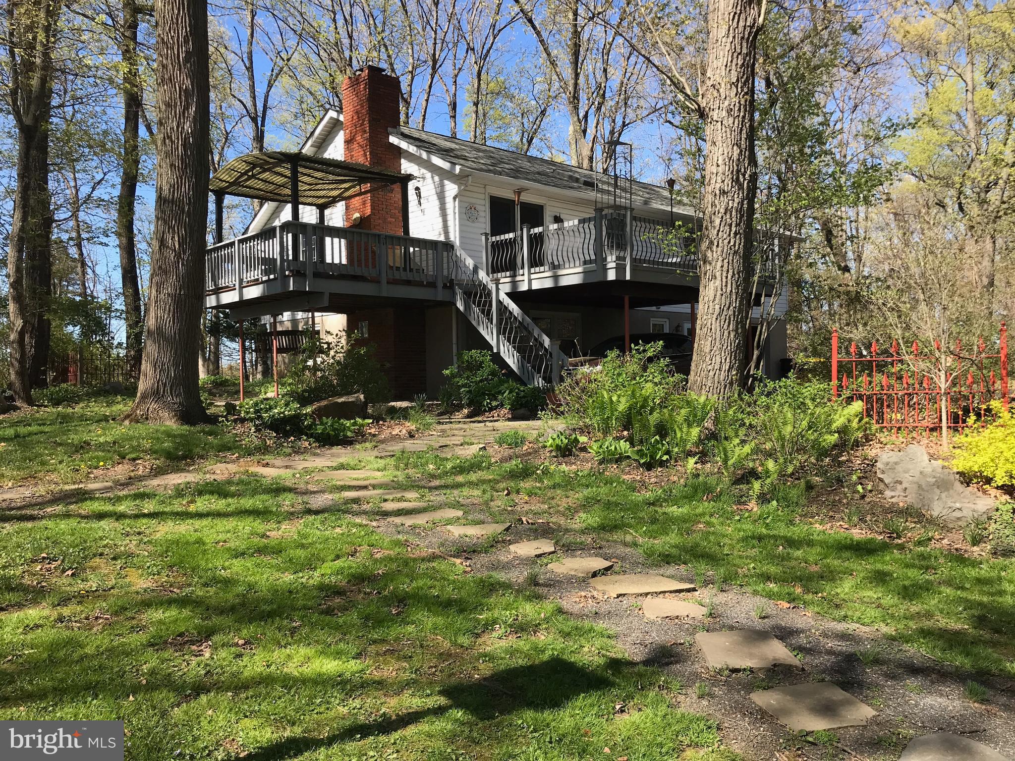 Side deck to take in the Nature surrounding you