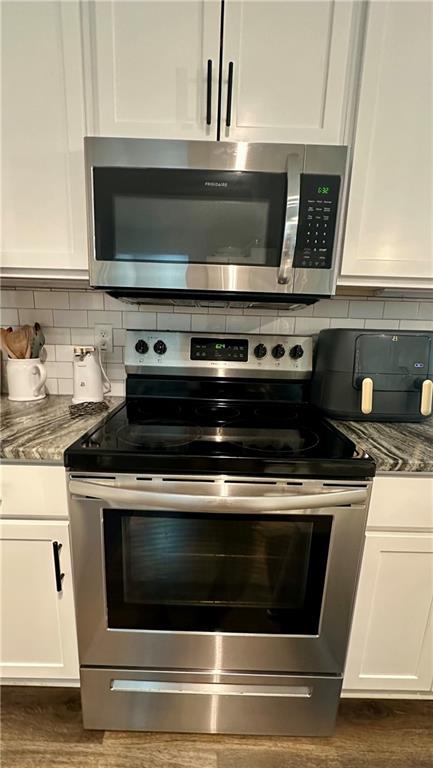 815 Poplar Street Monticello, GA 31064 - Photo 11 of 33 a stove top oven sitting inside of a kitchen