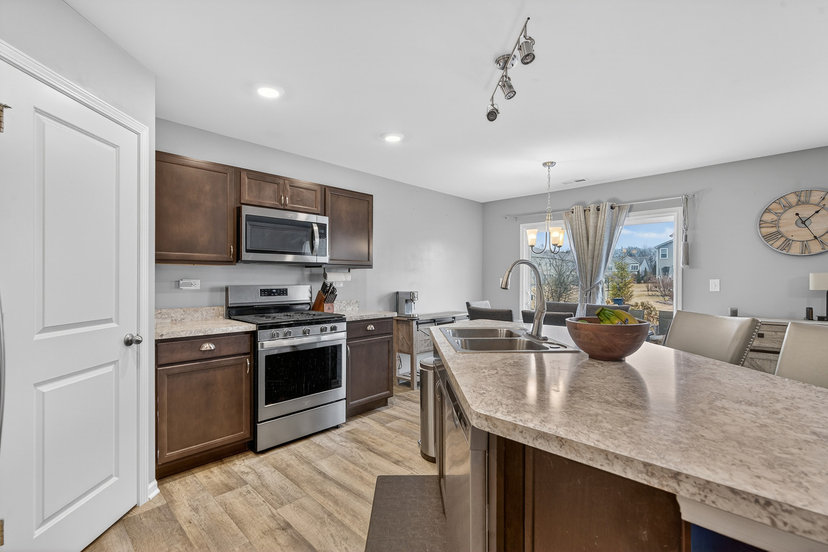 1161 Amber Drive Cary, IL 60013 - Photo 6 of 25