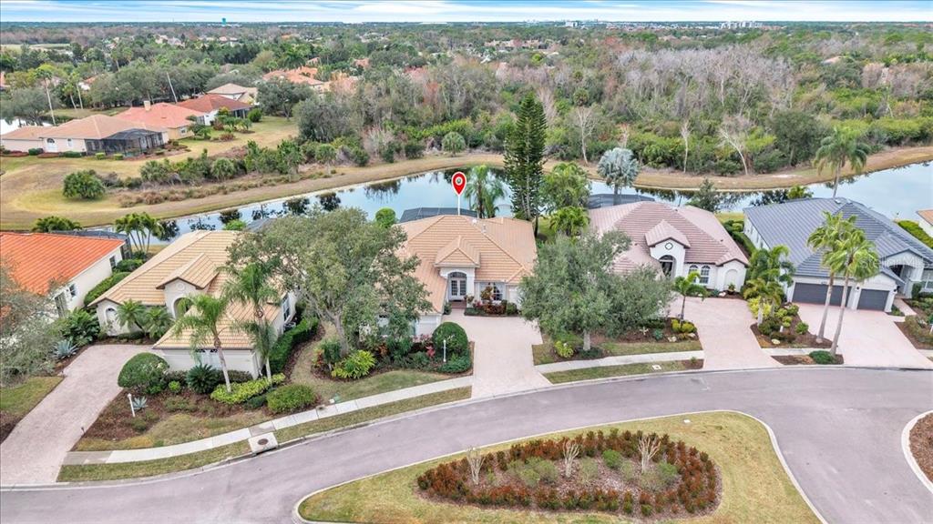 7626 Desert Inn Way Lakewood Ranch, FL 34202 - Photo 4 of 58 Gallery Image 4