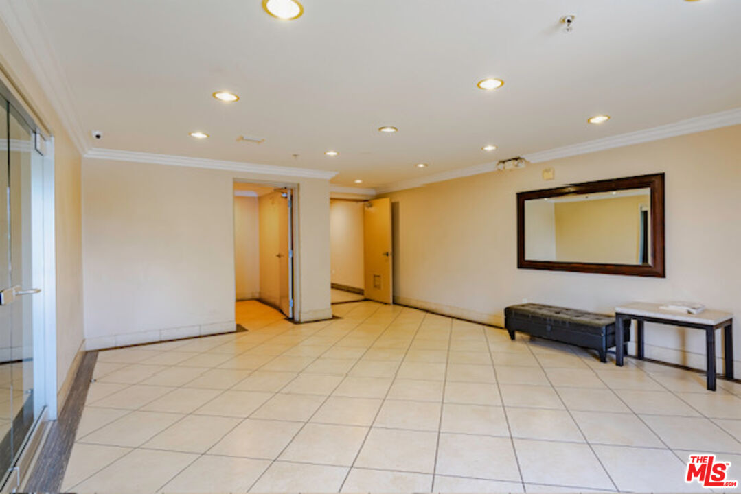 956 South Wilton Place, Unit 305 Los Angeles, CA 90019 - Photo 18 of 18 a view of an empty room