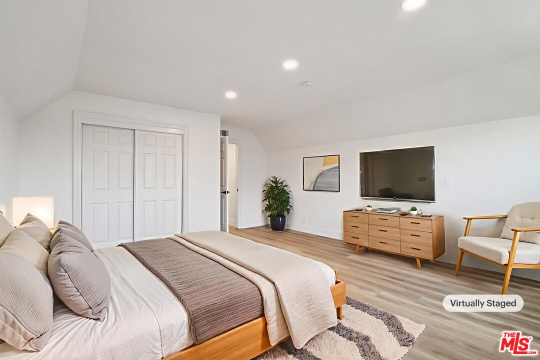 23681 Cavanaugh Road Lake Forest, CA 92630 - Photo 4 of 41 Gallery Image 4