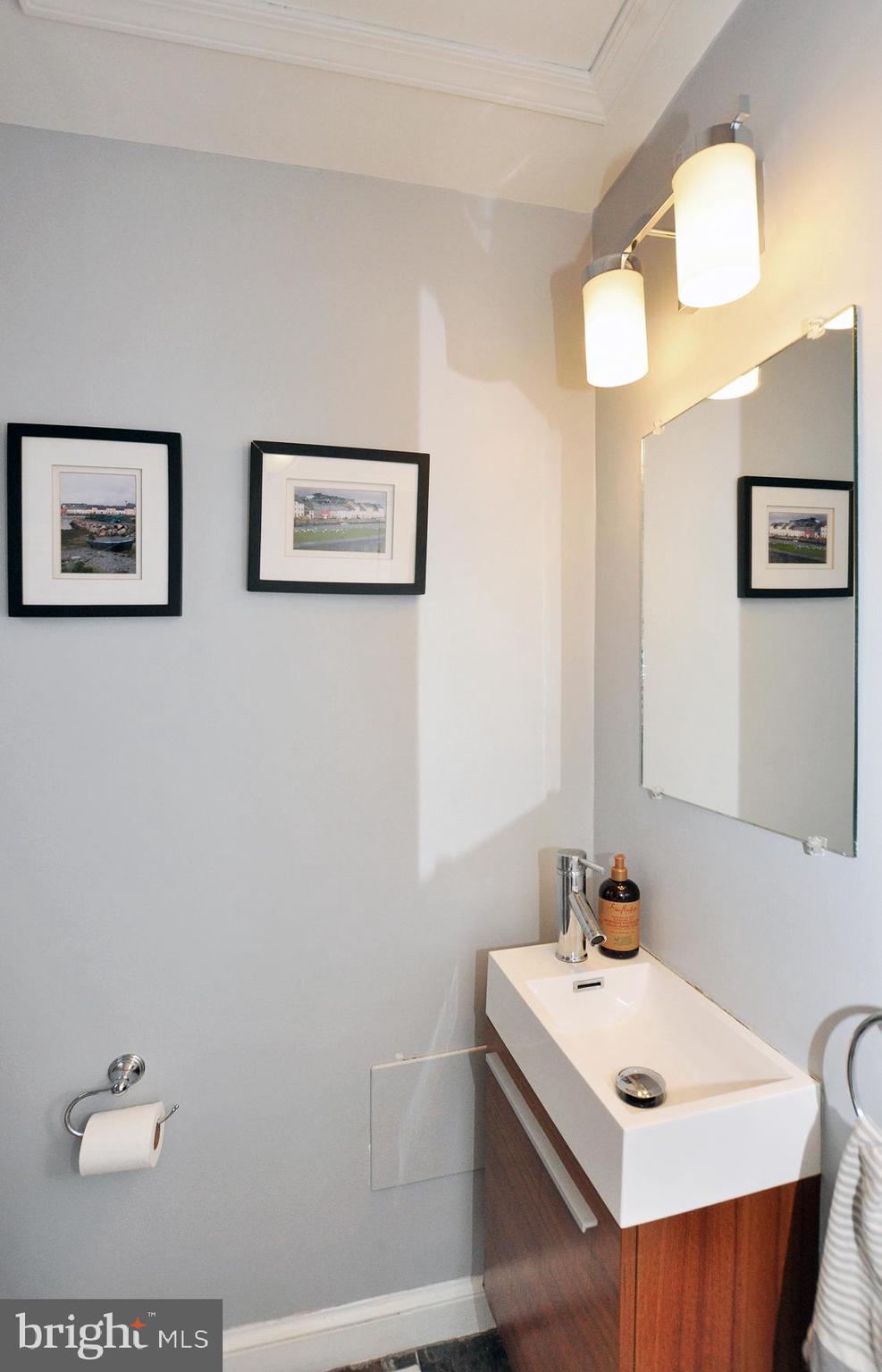 5602 Harwick Road Bethesda, MD 20816 - Photo 24 of 37 1st floor powder room off den #2