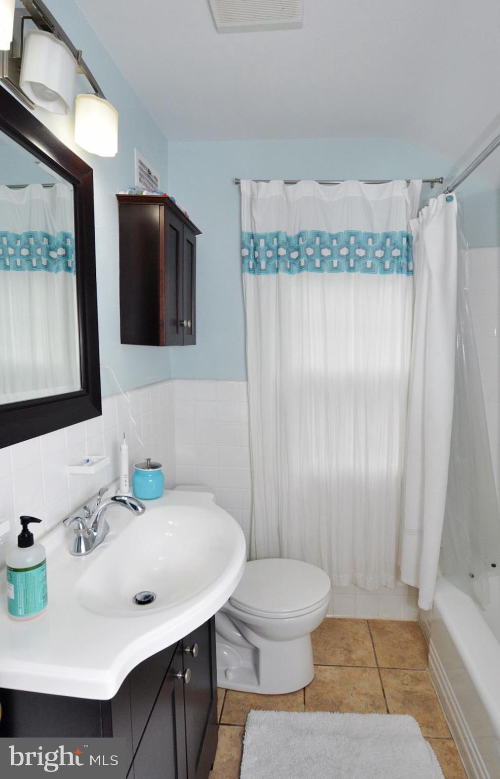 5602 Harwick Road Bethesda, MD 20816 - Photo 31 of 37 Renovated hall bath with tub