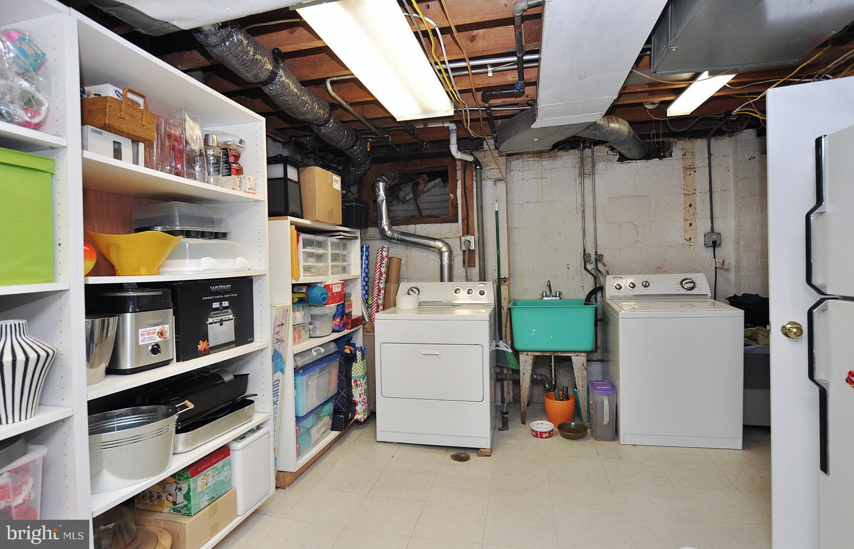 5602 Harwick Road Bethesda, MD 20816 - Photo 35 of 37 Laundry washer and dryer