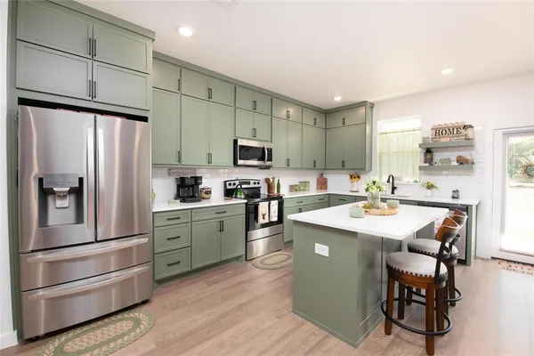 $350,000 | 209 Lanai Drive, Runaway Bay, TX 76426
