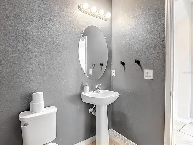 en empty room with windows