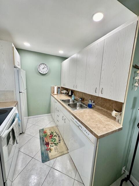 4084 Exeter Boca Raton, FL 33434 - Photo 4 of 37 Kitchen