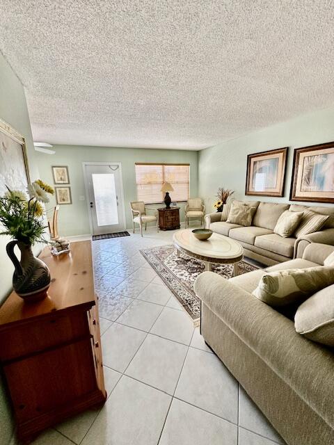 4084 Exeter Boca Raton, FL 33434 - Photo 7 of 37 Living Room