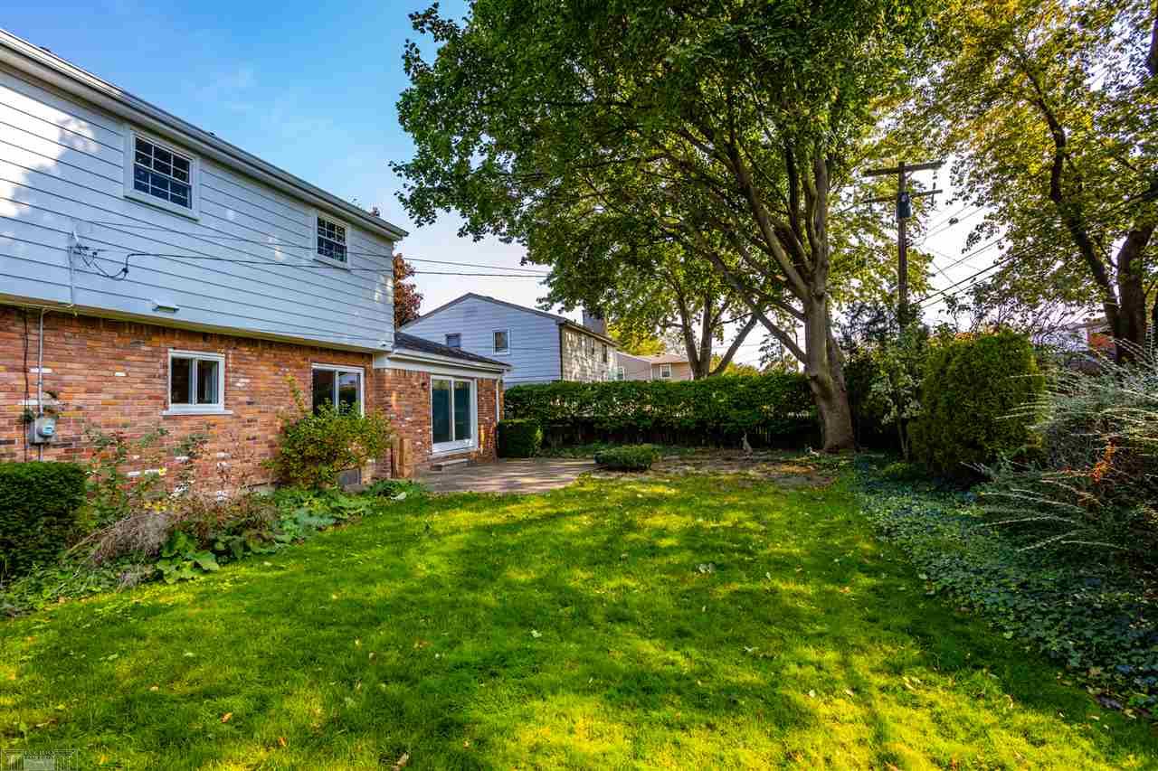 1083 Canterbury Road Grosse Pointe Woods, MI 48236 - Photo 35 of 38