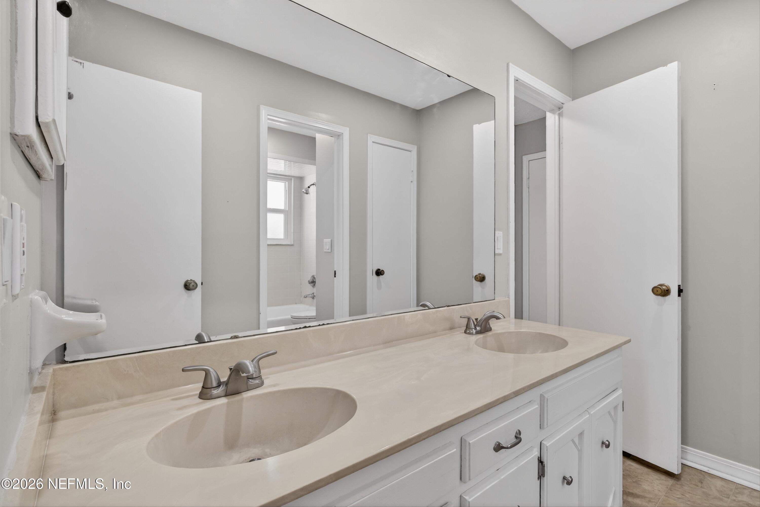5353 Riverton Road Jacksonville, FL 32277 - Photo 37 of 57 Hall Bathroom