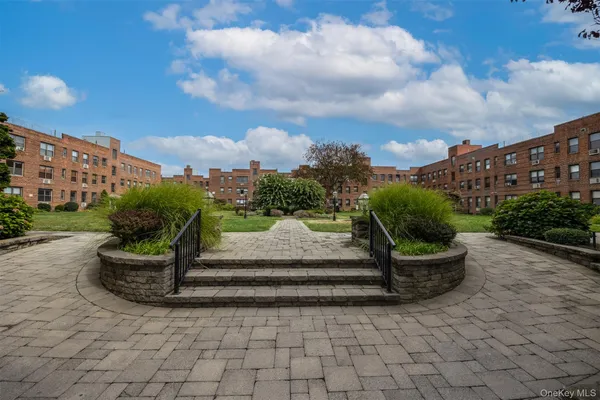 $399,999 | 1 Jefferson Avenue, Unit A12, Rockville Centre, NY 11570