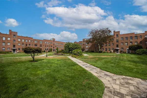 $399,999 | 1 Jefferson Avenue, Unit A12, Rockville Centre, NY 11570