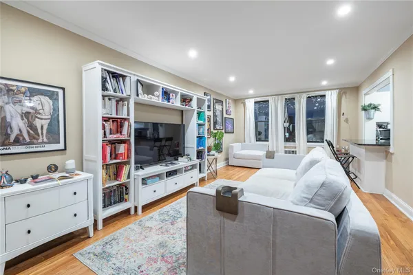 $399,999 | 1 Jefferson Avenue, Unit A12, Rockville Centre, NY 11570