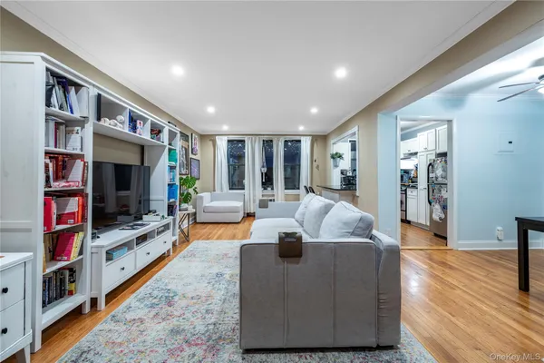 $399,999 | 1 Jefferson Avenue, Unit A12, Rockville Centre, NY 11570