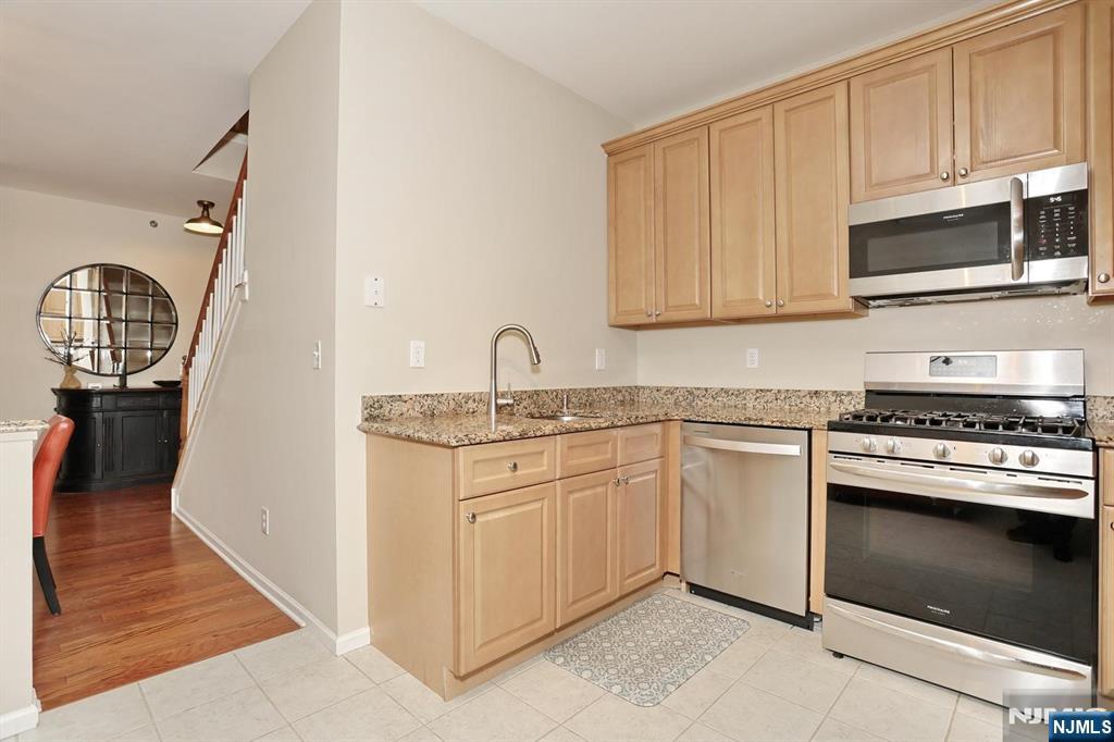 175 Rochelle Avenue, Unit 321 Rochelle Park, NJ 07662 - Photo 19 of 50