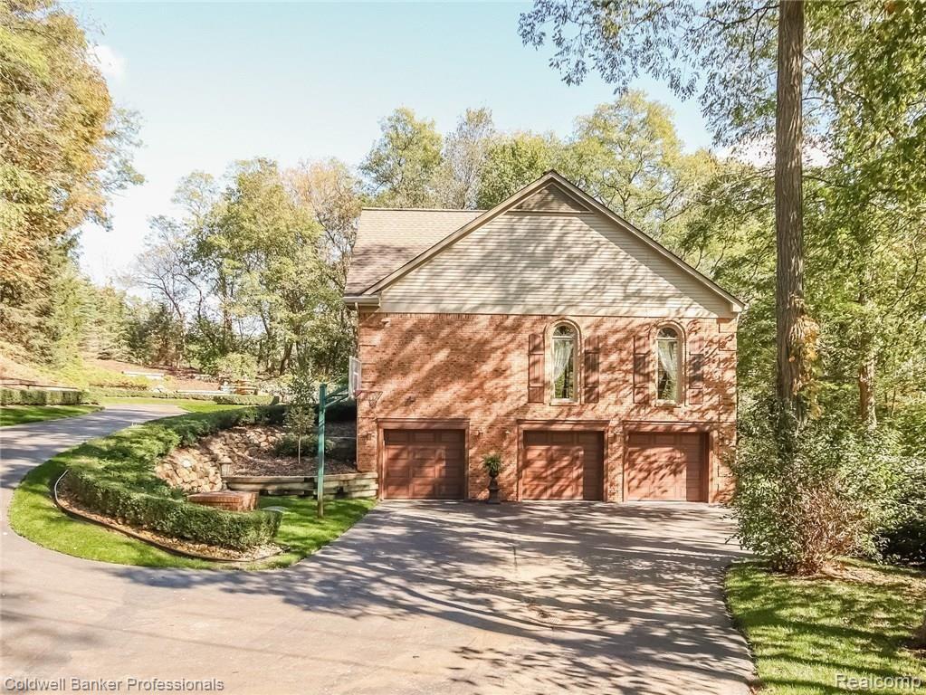 20600 Beck Road Northville, MI 48167 - Photo 70 of 77 070-Side_View-4942130-medium4x3.jpg