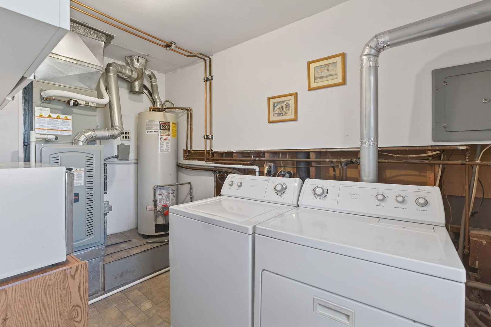 3818 15th Street Moline, IL 61265 - Photo 11 of 23 a utility room with dryer and washer
