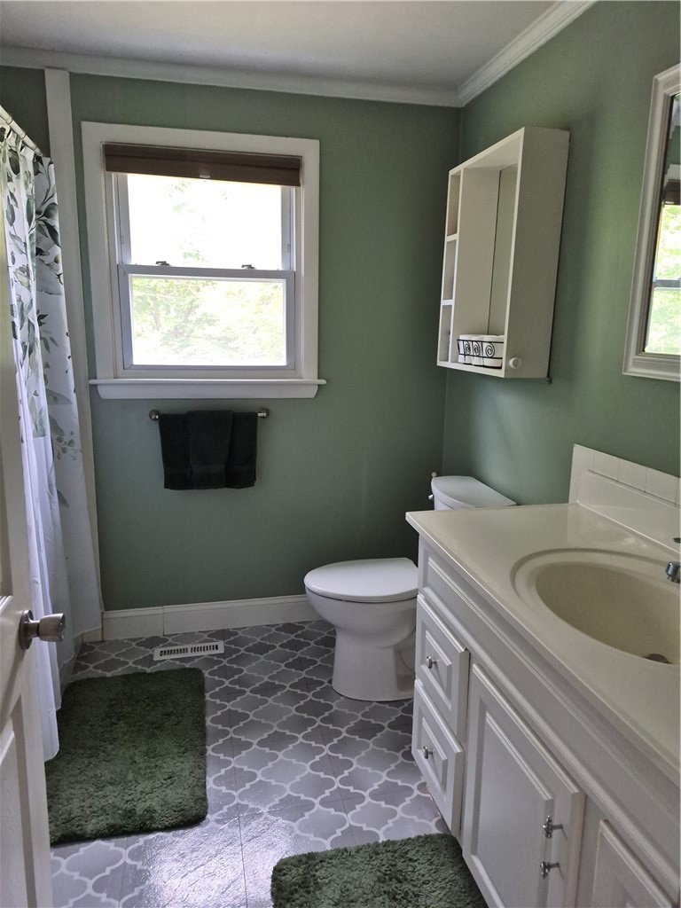 345 Stone Church Road Tiverton, RI 02878 - Photo 32 of 40 Bathroom