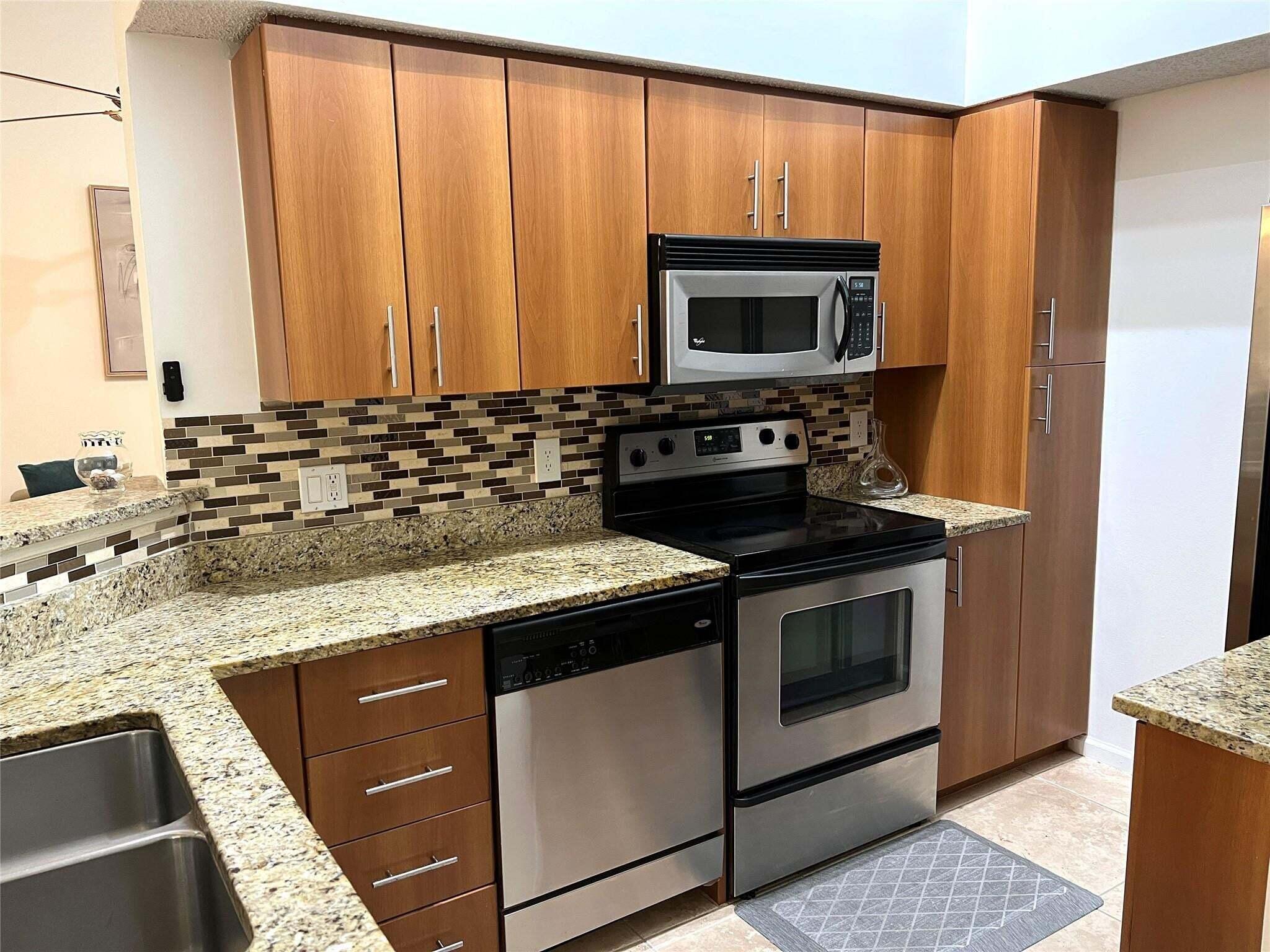 1125 Crystal Way, Unit F Delray Beach, FL 33444 - Photo 11 of 34 Kitchen