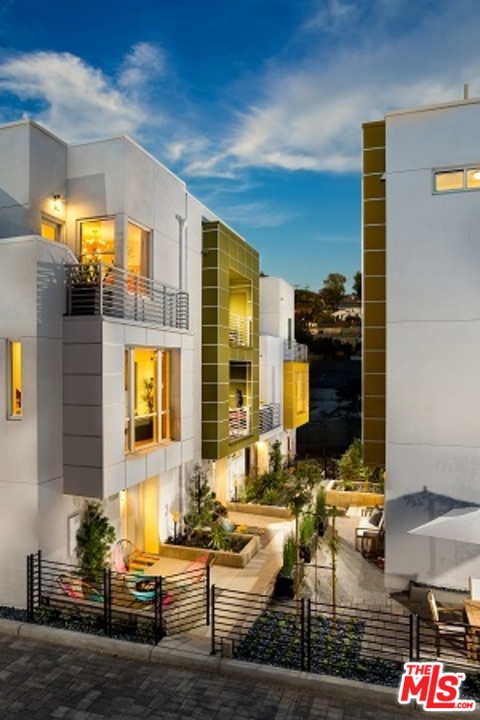 2201 Tom Mix Road Los Angeles, CA 90026 - Photo 2 of 5