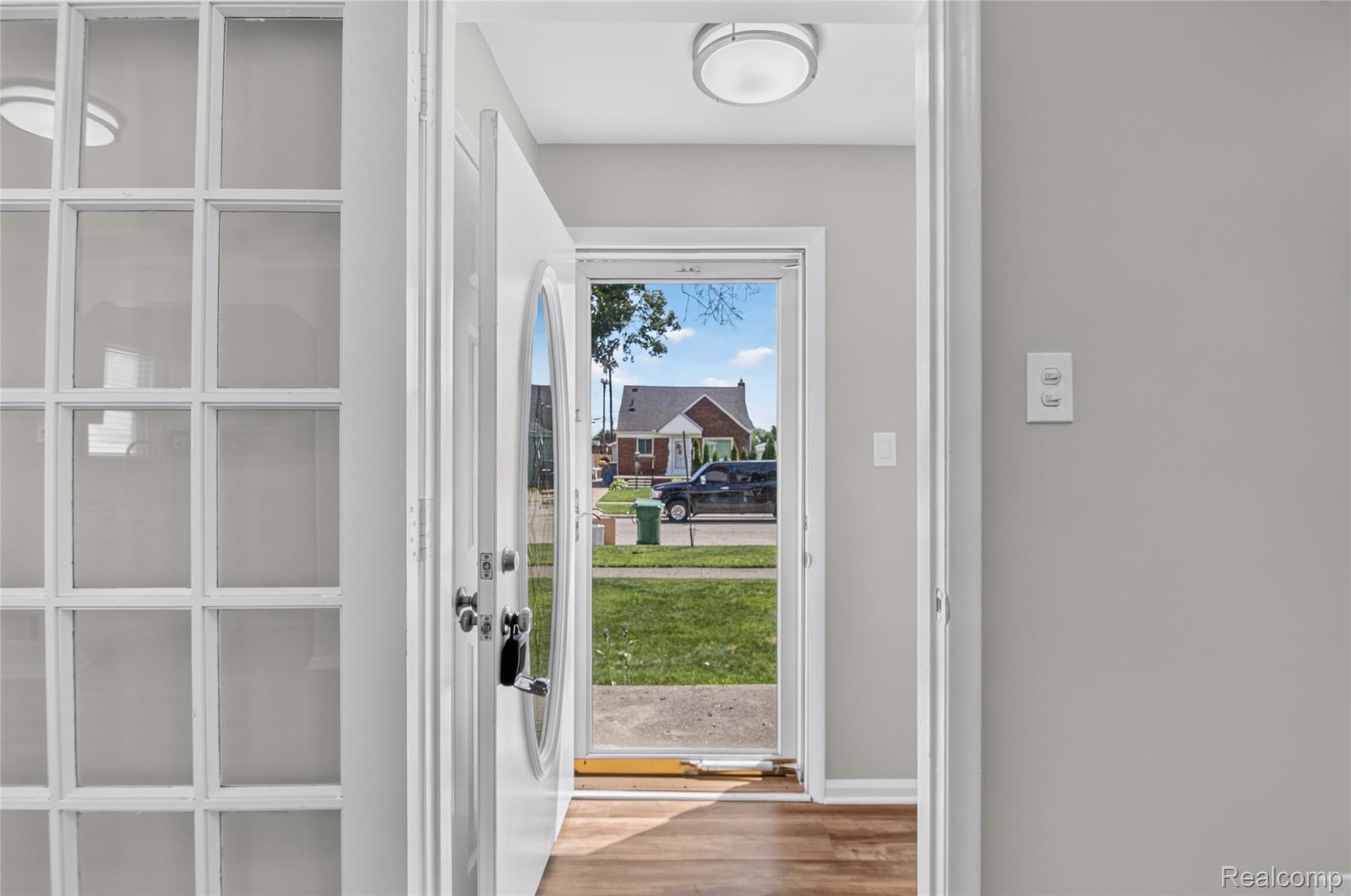 12972 Callender Street Southgate, MI 48195 - Photo 7 of 40 12972-Callender-St-Windowstill 8.jpg