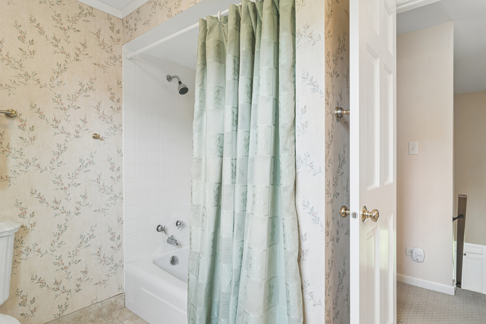 572 East Monterey Road Palatine, IL 60074 - Photo 23 of 27 a bathroom with a shower