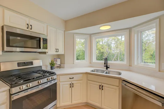 $995,000 | 679 Marie Avenue West, Mendota Heights, MN 55118