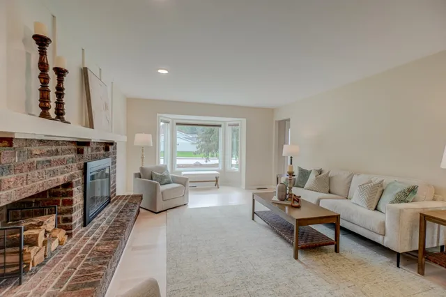 $895,000 | 679 Marie Avenue West, Mendota Heights, MN 55118