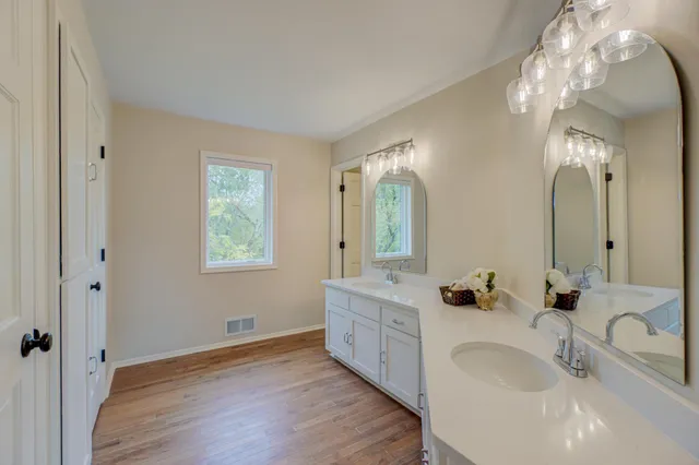 $995,000 | 679 Marie Avenue West, Mendota Heights, MN 55118