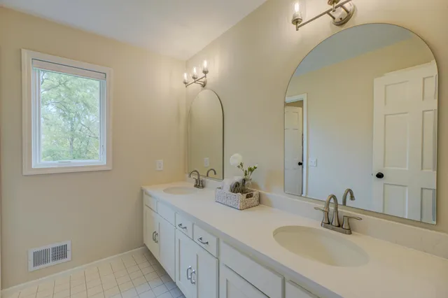 $995,000 | 679 Marie Avenue West, Mendota Heights, MN 55118