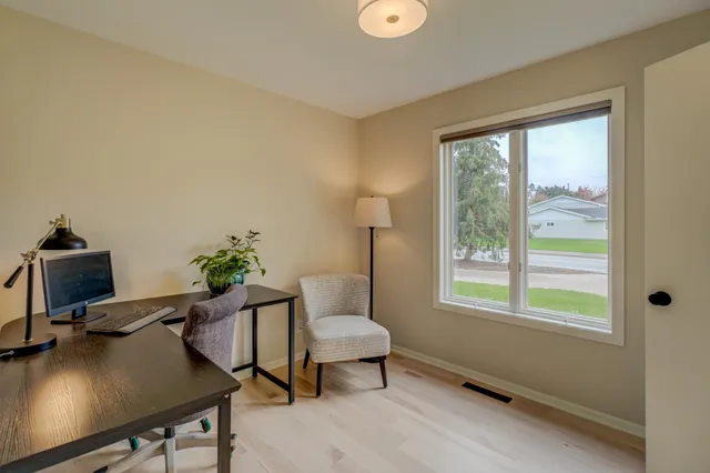 $895,000 | 679 Marie Avenue West, Mendota Heights, MN 55118