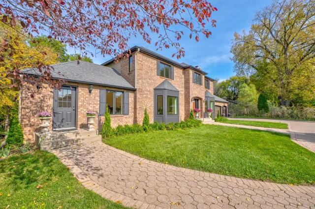 $895,000 | 679 Marie Avenue West, Mendota Heights, MN 55118