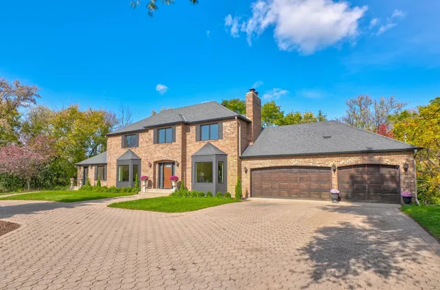 $995,000 | 679 Marie Avenue West, Mendota Heights, MN 55118
